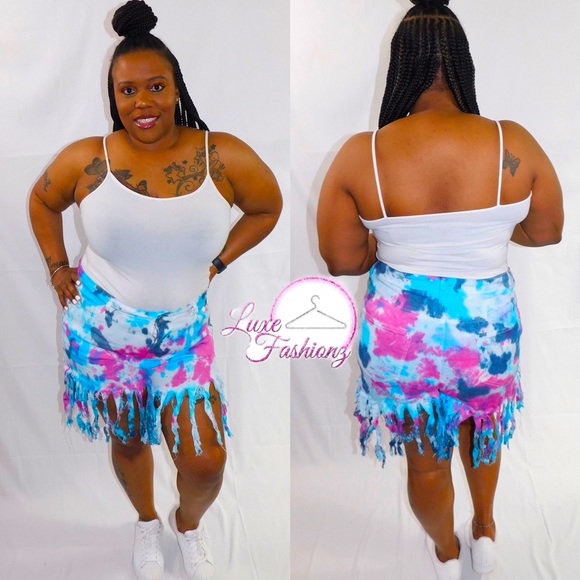 PLUS SIZE FRINGE TIE DYE SHORTS